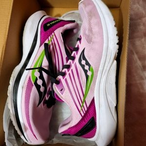 Saucony Pink Kinvara 12 size 7.5 womens